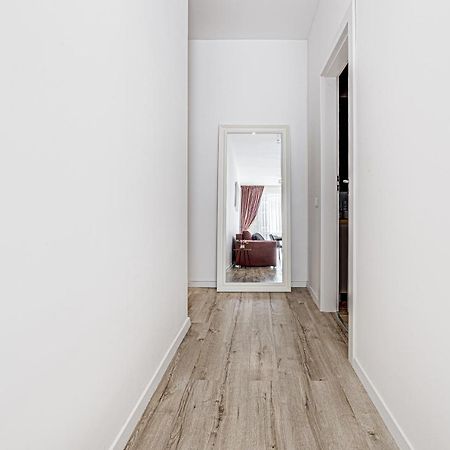 Elegant Apartment Near Afi & Atrium Mall Arad Bagian luar foto