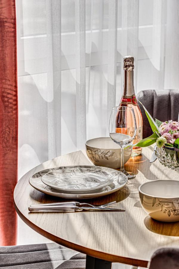 Elegant Apartment Near Afi & Atrium Mall Arad Bagian luar foto