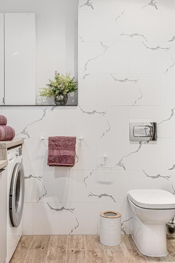 Elegant Apartment Near Afi & Atrium Mall Arad Bagian luar foto