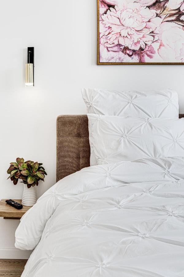 Elegant Apartment Near Afi & Atrium Mall Arad Bagian luar foto