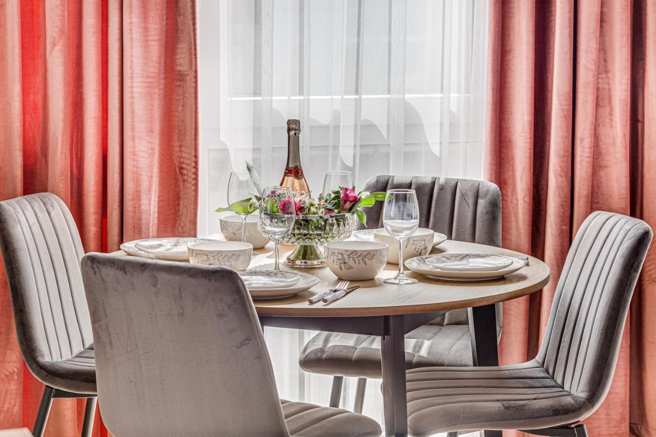 Elegant Apartment Near Afi & Atrium Mall Arad Bagian luar foto
