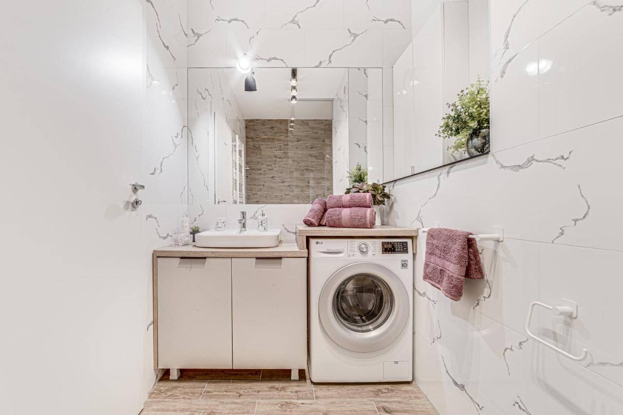Elegant Apartment Near Afi & Atrium Mall Arad Bagian luar foto