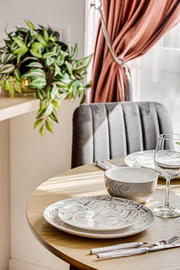 Elegant Apartment Near Afi & Atrium Mall Arad Bagian luar foto