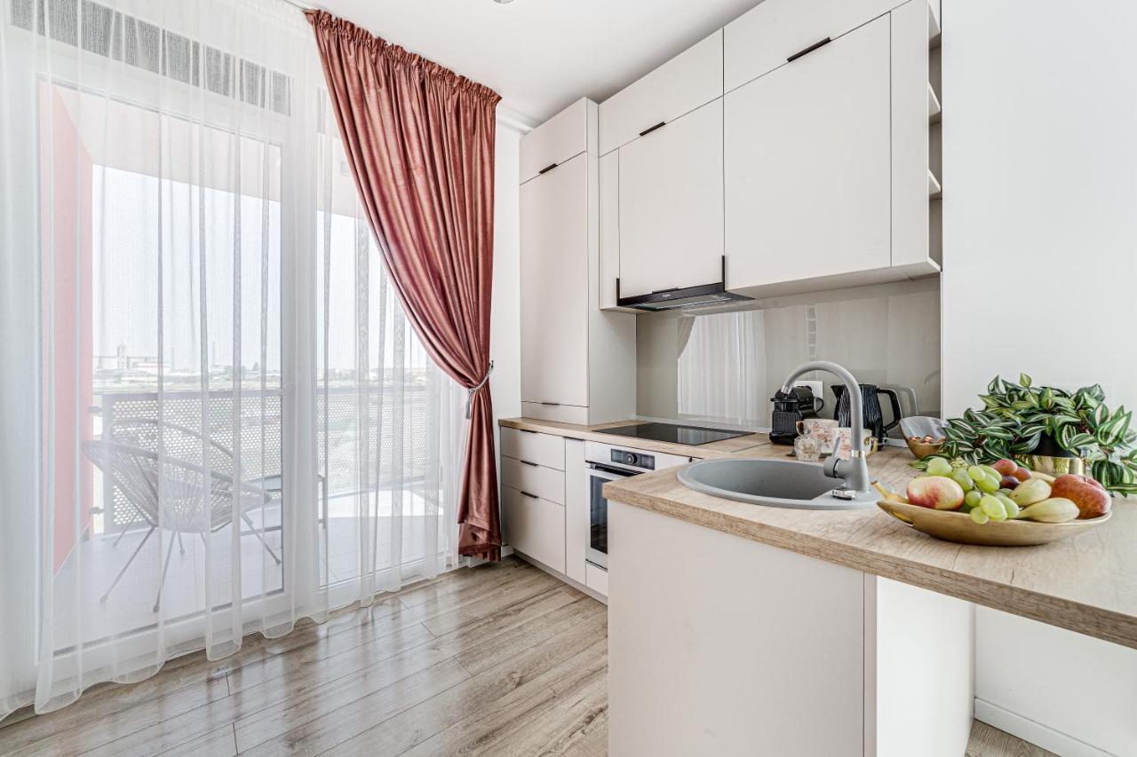 Elegant Apartment Near Afi & Atrium Mall Arad Bagian luar foto