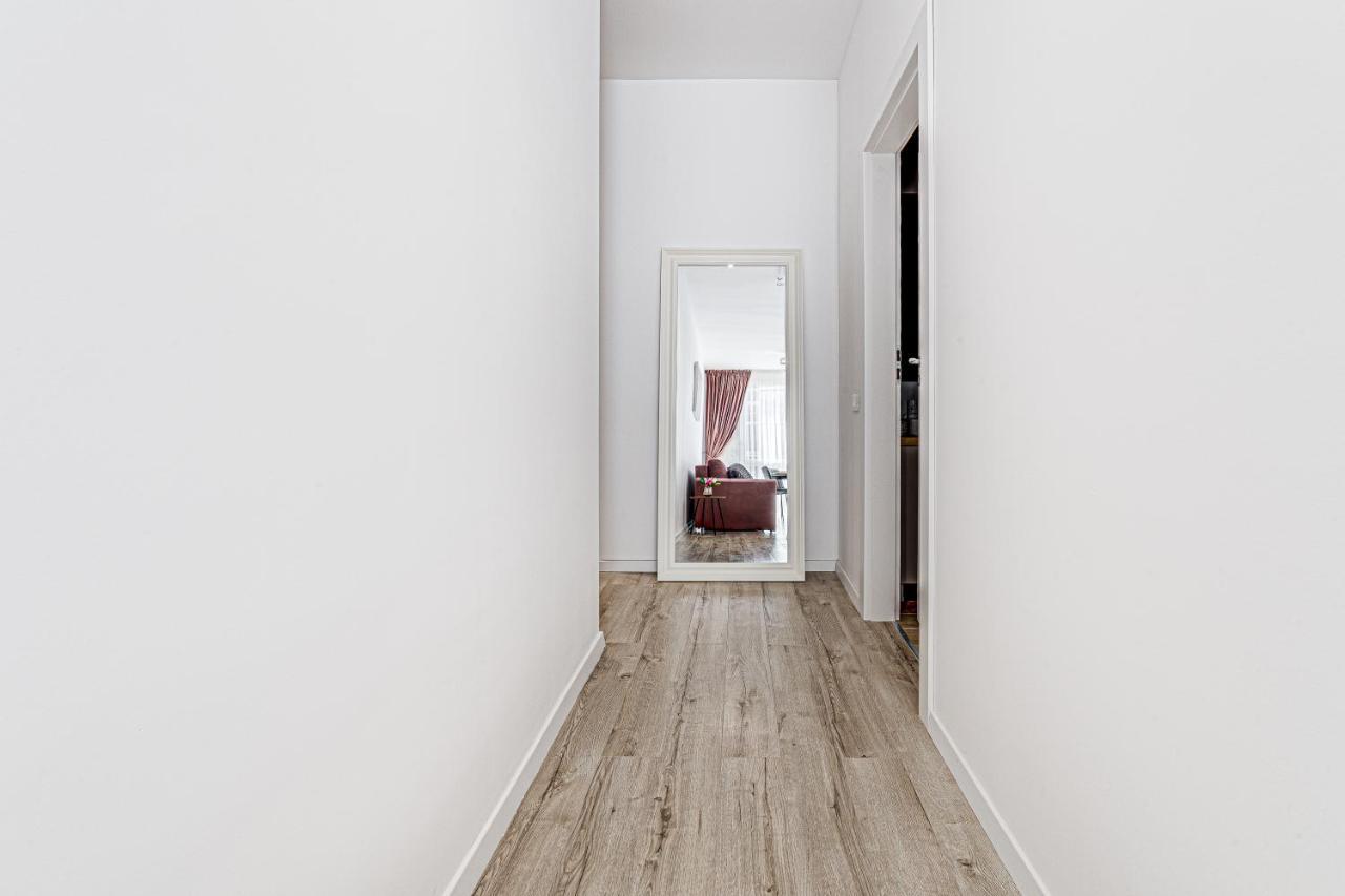 Elegant Apartment Near Afi & Atrium Mall Arad Bagian luar foto