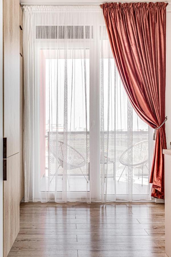 Elegant Apartment Near Afi & Atrium Mall Arad Bagian luar foto