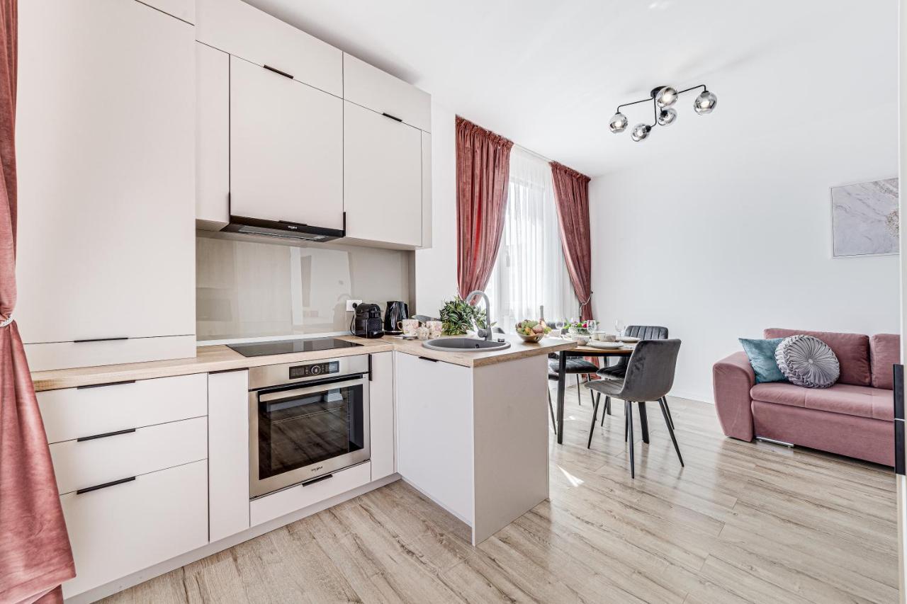 Elegant Apartment Near Afi & Atrium Mall Arad Bagian luar foto