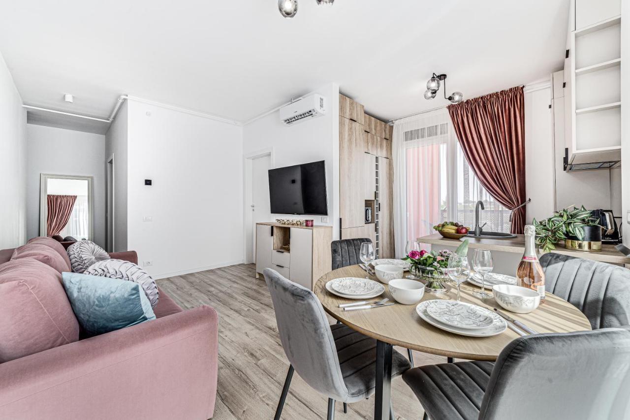 Elegant Apartment Near Afi & Atrium Mall Arad Bagian luar foto